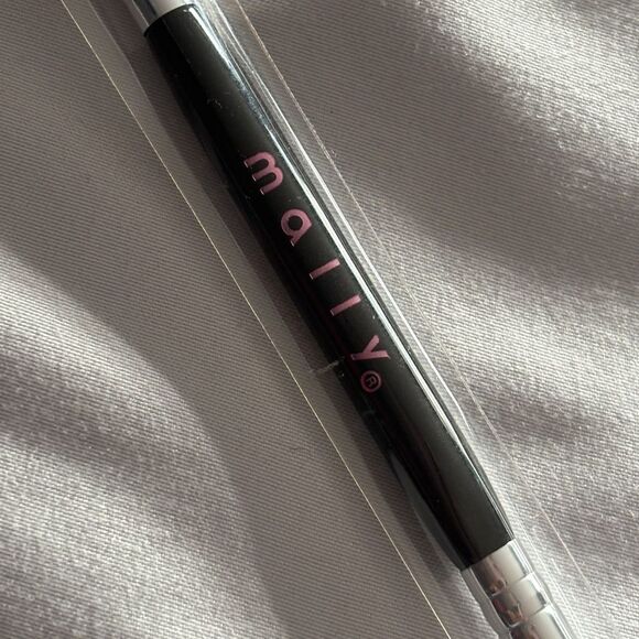 Mally Beauty Dual-Ended Eyeliner and Brow Brush & Mini Kabuki Brush Set - Picture 7 of 7